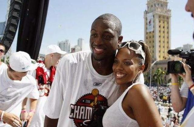 而是对现实 而是对现实